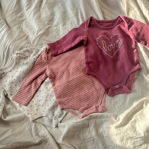 3-9M Valentines 💝♥️ Pink Red and White Heart Long Sleeve Onesie Set